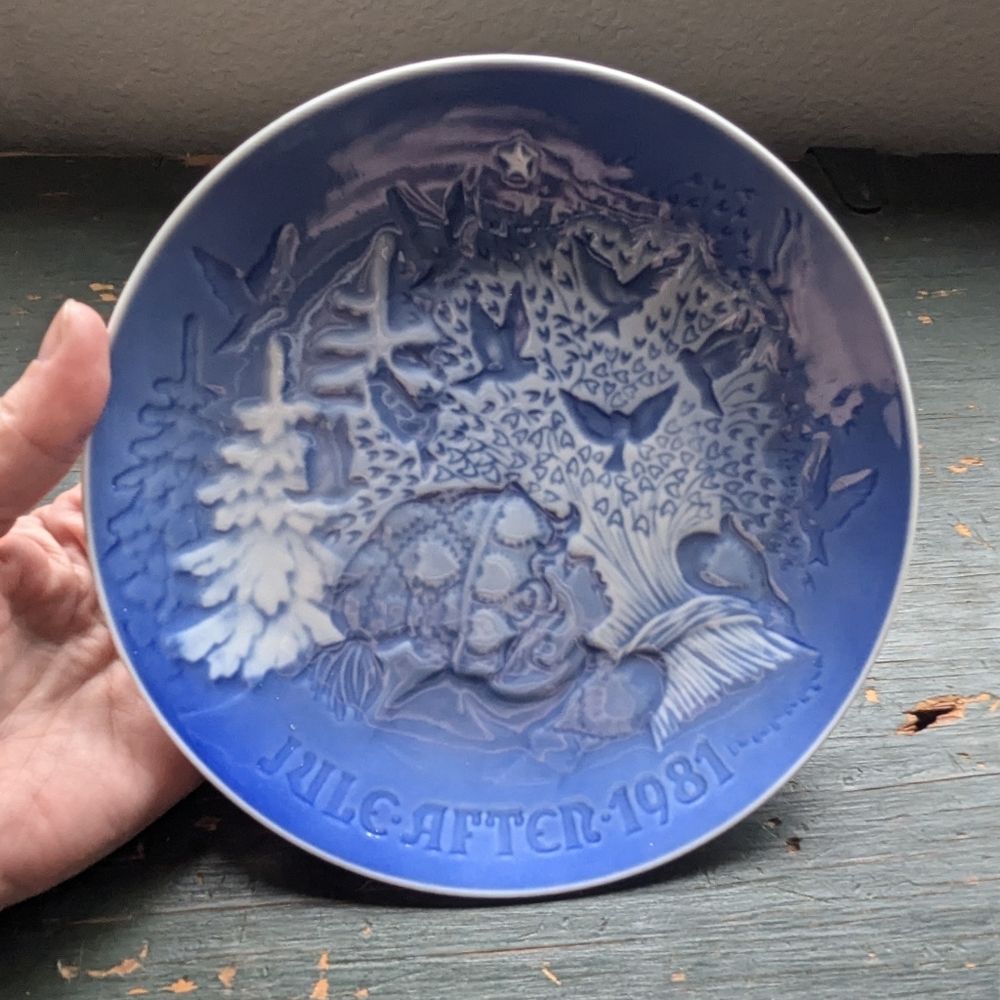 Vintage Christmas Peace 1981 Decorative Plate, Hearts Doves & Christmas